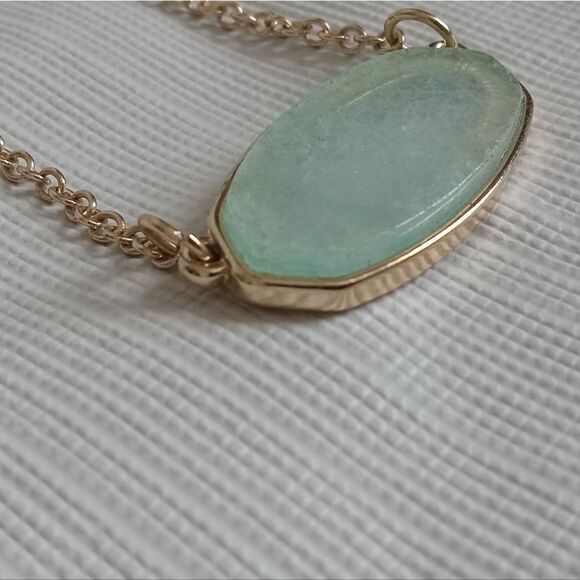 Gold Tone & Green Lightweight Plastic Faux Gemstone Oval Shaped Pendant Necklace - Picture 5 of 9
